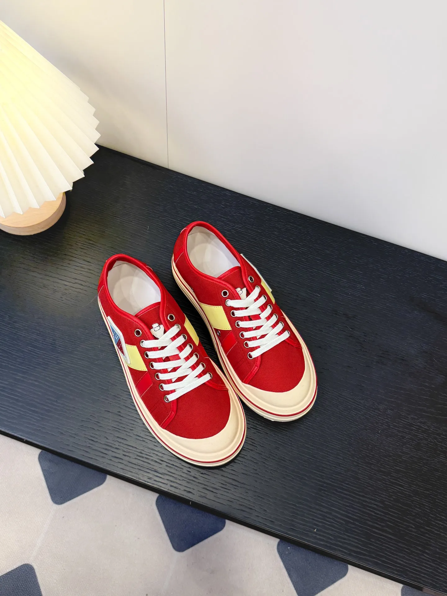 👟👟Ex-factory price 460👟👟 (Men's size +1️⃣0️⃣) BVOrbit's latest 2025 catwalk model, developed 1:1 from the original board, classic color matching elements! This is the biggest highlight of this shoe, eye-catching but not exaggerated design, super cool for daily use, super versatile whether paired with pants, sweaters or skirts, looks good no matter how you wear it, the more you look at it, the more you like it ❗️ Outsole: Original outsole color: 5 colors code number: female 35-40 male 39-44